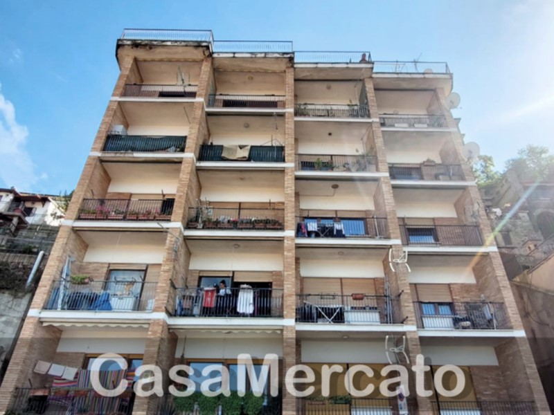 Trilocale in Vendita a Rocca di Papa, zona Repubblica - Centro, 172'000€, 89 m²