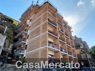 Trilocale in Vendita a Rocca di Papa, zona Repubblica - Centro, 172'000€, 89 m²