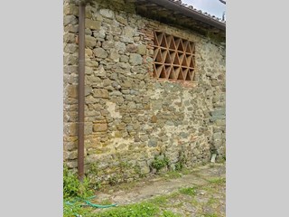 Casale in Vendita a Greve in Chianti, zona collinare, 465'000€, 670 m², con Box