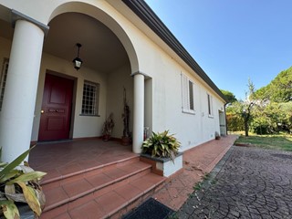 Casa Indipendente in Vendita a Pontedera, 450'000€, 158 m², con Box