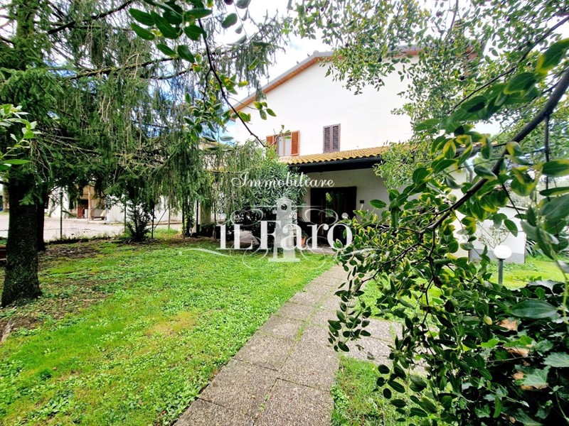Casa Semi Indipendente in Vendita a Campi Bisenzio, 430'000€, 150 m², con Box