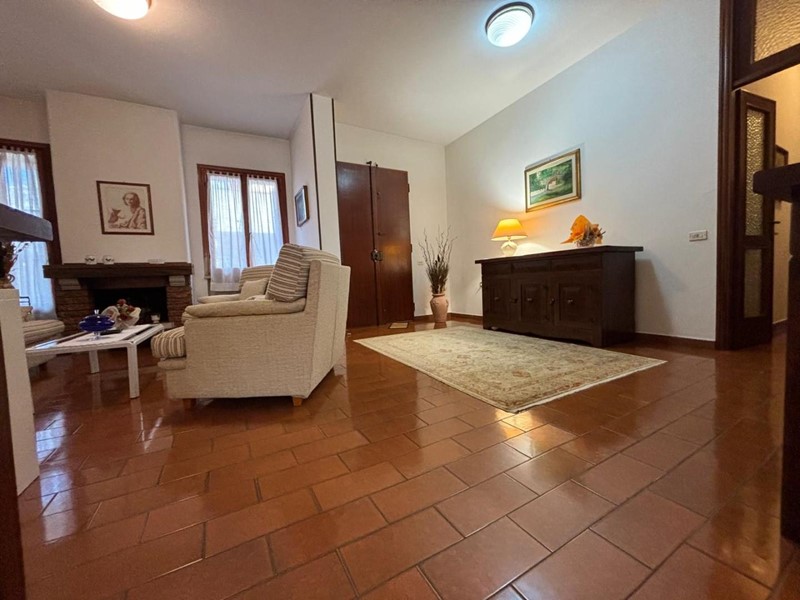 Appartamento in Vendita a Vinci, zona Sovigliana, 332'000€, 120 m², arredato, con Box