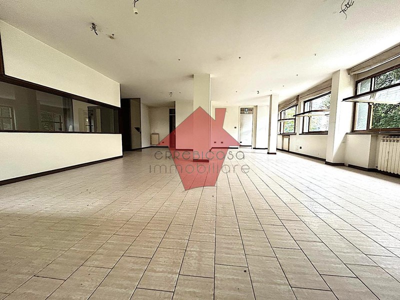 Ufficio in Vendita a Vinci, zona Sovigliana, 210'000€, 188 m²