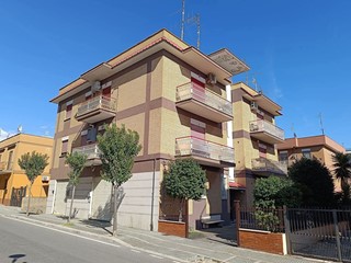 Trilocale in Vendita a Aprilia, 126'000€, 100 m², arredato
