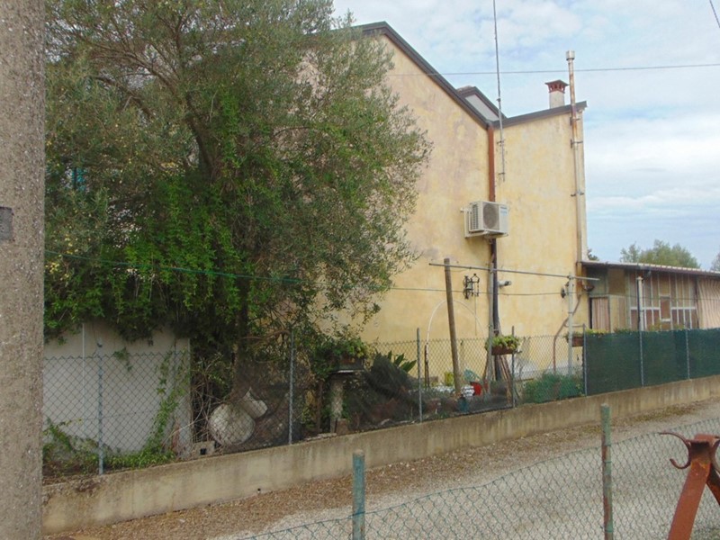 Casa Indipendente in Vendita a Corbola, 50'000€, 80 m²