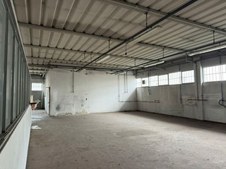 Capannone in Vendita a Bassano del Grappa, 450'000€, 900 m²