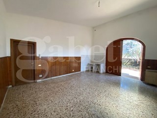 Villa in Vendita a Aprilia, 339'000€, 377 m²