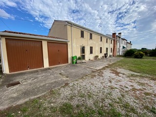 Casa Indipendente in Vendita a Villadose, 58'000€, 220 m²