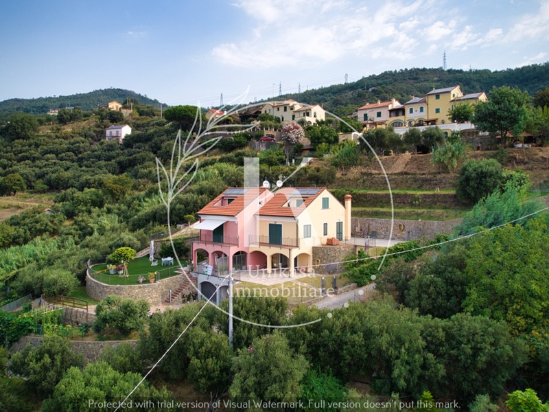 Casa Semi Indipendente in Vendita a Savona, 650'000€, 200 m², con Box