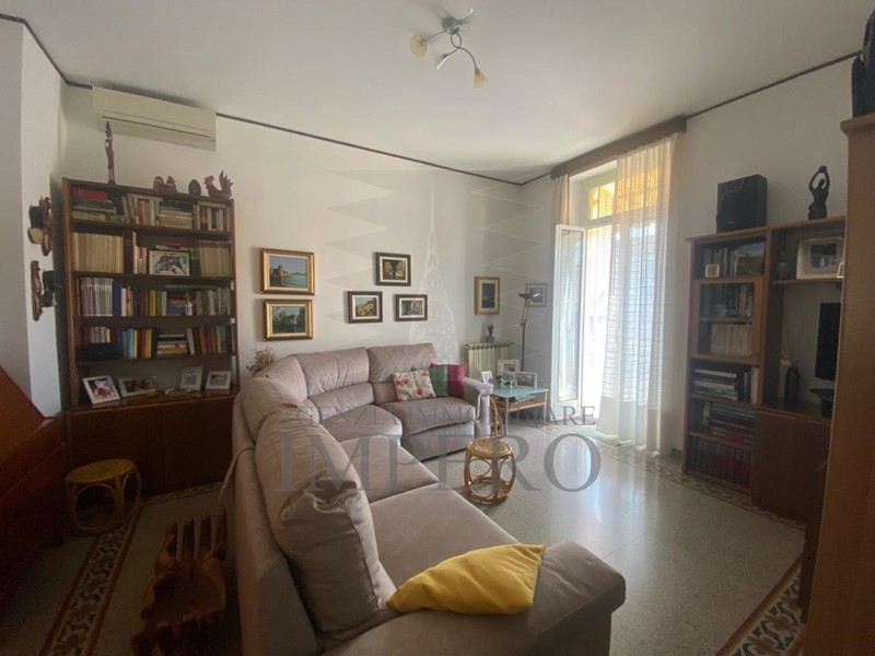 Appartamento in Vendita a Ventimiglia, zona Centro, 199'000€, 107 m²