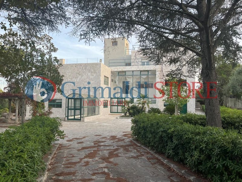 Casa Indipendente in Vendita a Ostuni, 850'000€, 765 m²