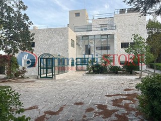 Casa Indipendente in Vendita a Ostuni, 850'000€, 765 m²