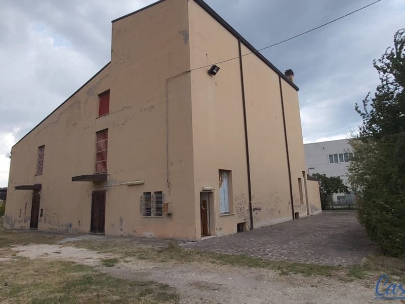 Casa Indipendente in Vendita a Rimini, zona Coriano, 350'000€, 618 m²