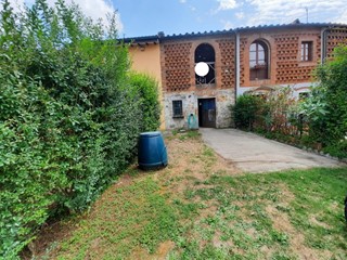 Casale in Vendita a Capannori, 30'000€, 65 m²