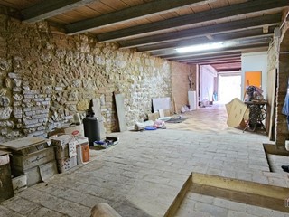 Magazzino in Vendita a Colle di Val D'Elsa, 45'000€, 70 m²