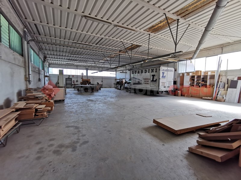 Capannone in Vendita a Casaleone, 120'000€, 625 m²