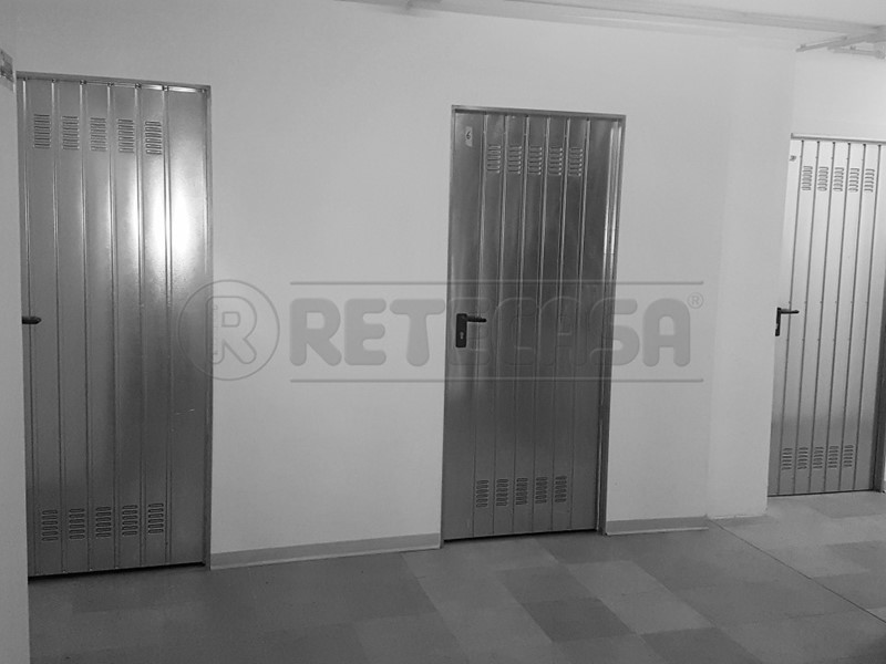 Magazzino in Vendita a Salerno, zona VIA  ARCE, 20'000&euro;, 18 m²