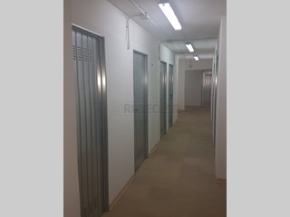 Magazzino in Vendita a Salerno, zona VIA  ARCE, 20'000&euro;, 18 m²