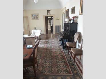 Appartamento in Vendita a Guardiagrele, zona Centro, 150'000€, 250 m²