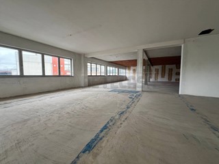 Ufficio in Affitto a Trissino, 1'000€, 144 m²
