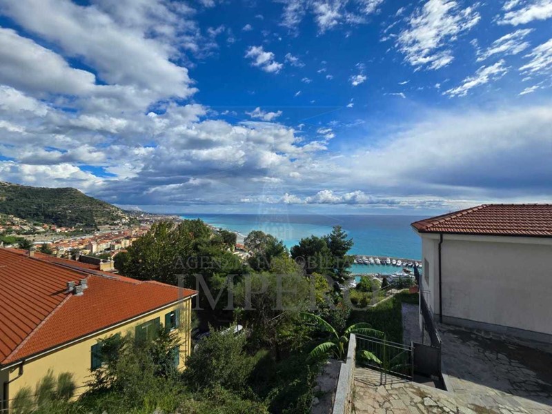 Casa Indipendente in Vendita a Ventimiglia, zona Calandre, 300 m²
