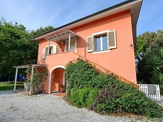 Casa Indipendente in Vendita a San Giuliano Terme, 490'000€, 180 m²