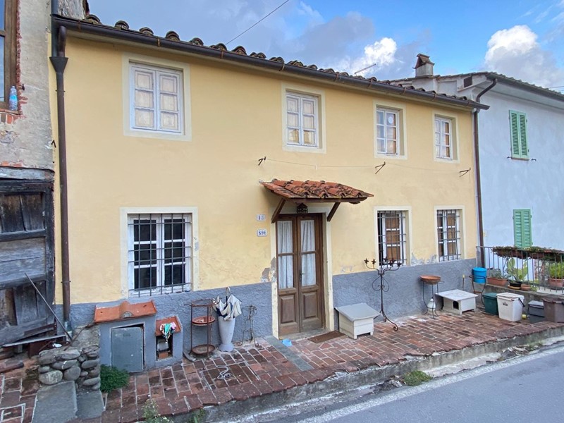 Casa Indipendente in Vendita a Lucca, zona San Macario In Piano, 120'000€, 133 m²