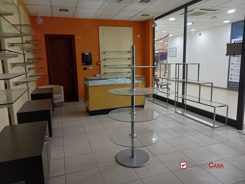 Negozio in Affitto a Messina, 390€, 36 m²