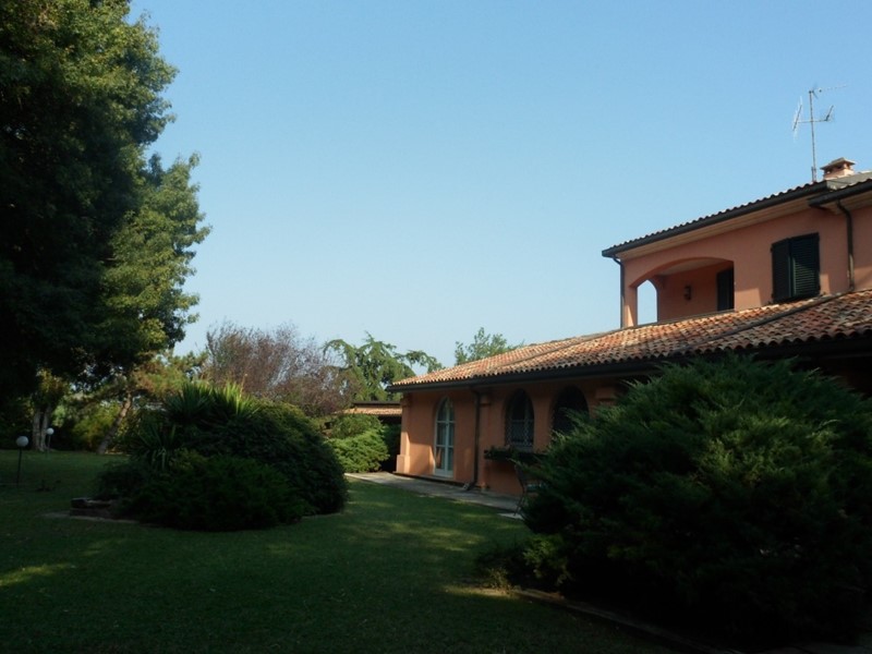 Villa in Vendita a Gatteo, zona Gatteo A Mare, 400 m², con Box