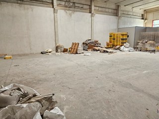 Capannone in Vendita a Colle di Val D'Elsa, 280'000€, 710 m²