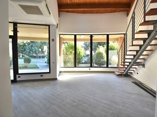 Ufficio in Affitto a San Pietro in Casale, 800€, 90 m²