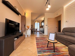 Appartamento in Vendita a Castiglione del Lago, zona Sanfatucchio, 175'000€, 95 m², con Box