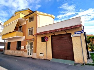 Quadrilocale in Vendita a Mondragone, 115'000€, 125 m², con Box