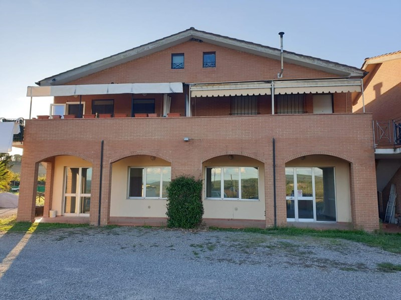 Negozio in Vendita a Chiusdino, zona Ponte Feccia, 90'000&euro;, 135 m²