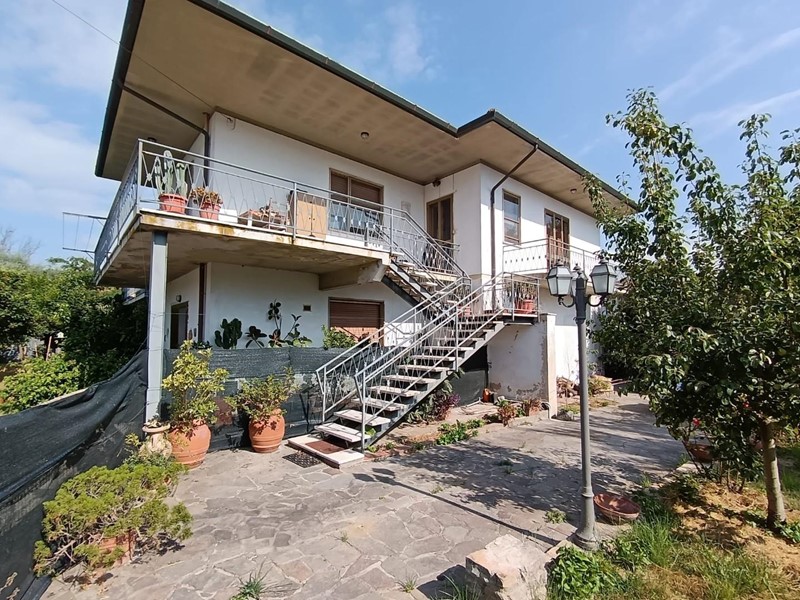 Villa bifamiliare in Vendita a Pisa, 250'000€, 115 m²