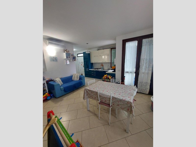 Appartamento in Vendita a Castelfranco di Sotto, 139'000€, 107 m², arredato, con Box