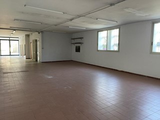Immobile commerciale in Vendita a Viareggio, 320'000€, 200 m²