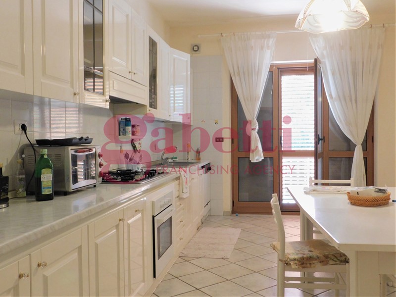 Villa in Vendita a Venafro, 198'000&euro;, 235 m²