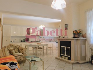 Villa in Vendita a Venafro, 198'000&euro;, 235 m²