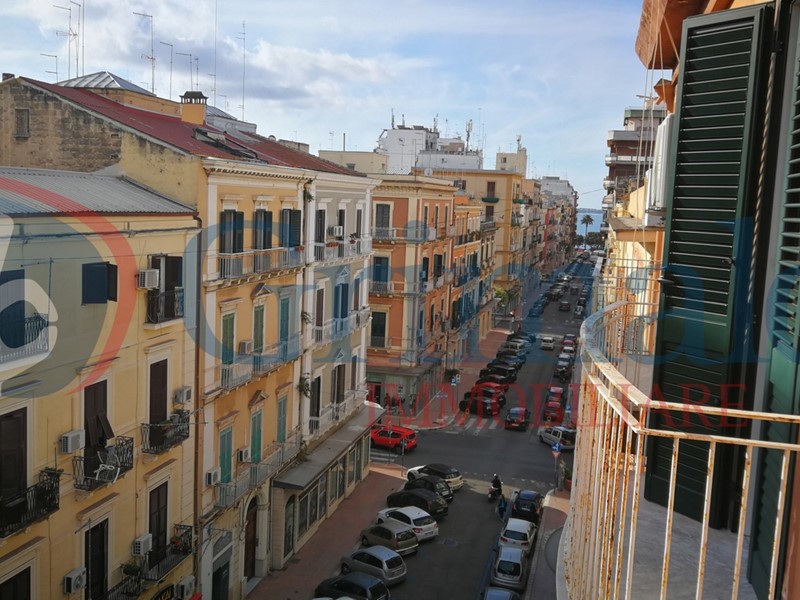 Trilocale in Vendita a Taranto, 60'000€, 75 m², arredato