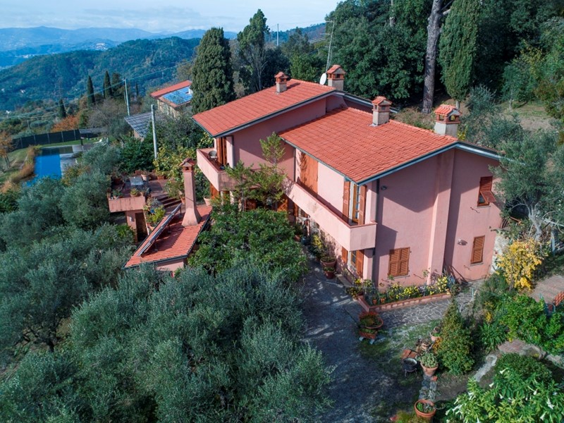 Casa Indipendente in Vendita a Fosdinovo, zona Giucano, 750'000&euro;, 280 m², con Box