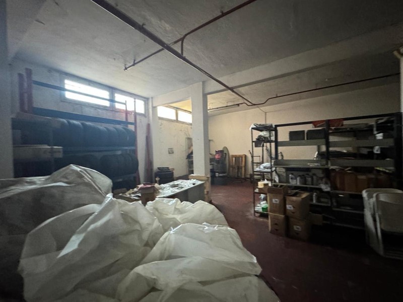 Capannone in Vendita a Genova, zona San Martino, 360'000€, 550 m²