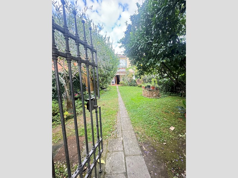 Casa Semi Indipendente in Vendita a Pietrasanta, 470'000€, 80 m², arredato