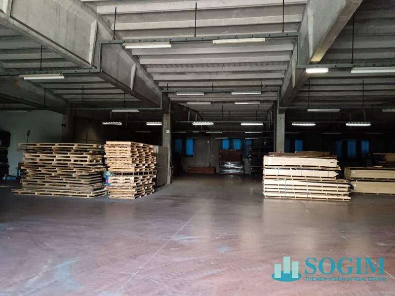 Capannone in Affitto a Seregno, 6'000€, 1200 m²