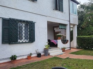 Trilocale in Vendita a Montignoso, 330'000€, 75 m², arredato, con Box