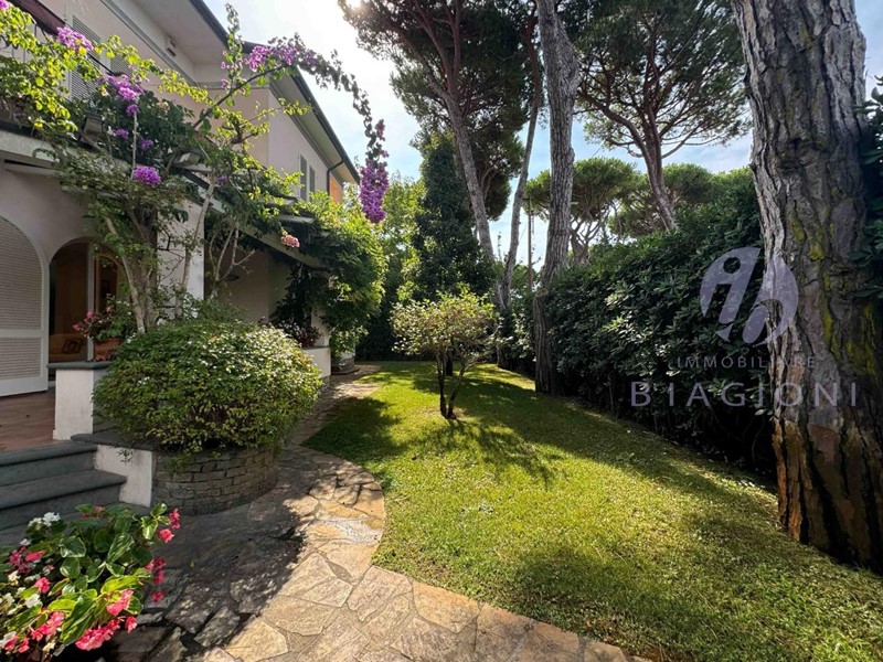 Villa in Vendita a Pietrasanta, zona Tonfano, 1'590'000€, 160 m², arredato