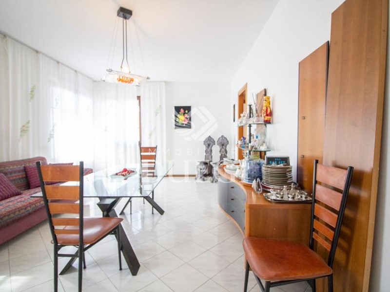 Appartamento in Vendita a Camaiore, zona Lido di Camaiore, 360'000&euro;, 85 m²