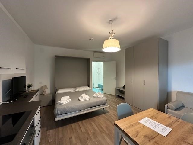 Monolocale in Vendita a Pisa, zona Tirrenia, 120'000€, 45 m², arredato