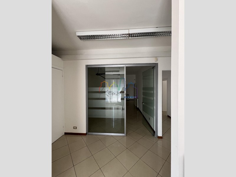 Ufficio in Affitto a Pisa, zona Ospedaletto, 3'500€, 335 m²
