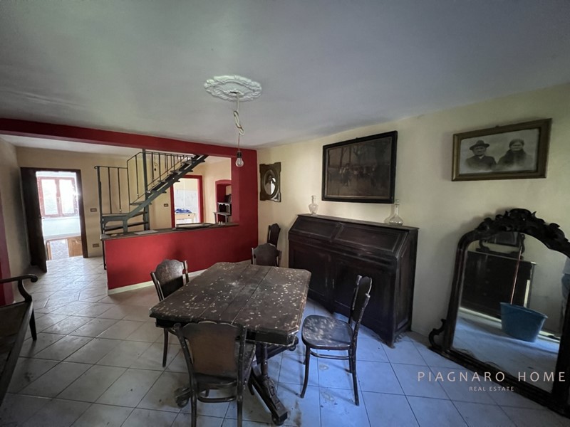 Casale in Vendita a Filattiera, 75'000€, 290 m²